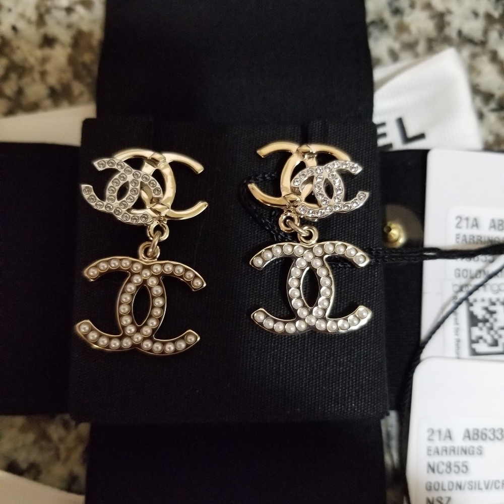HOSTPICK!!!Chanel Metiers d’Art drop earrings - Picture 13 of 17